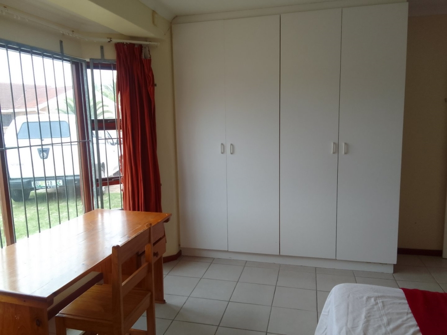 4 Bedroom Property for Sale in Summerstrand Eastern Cape